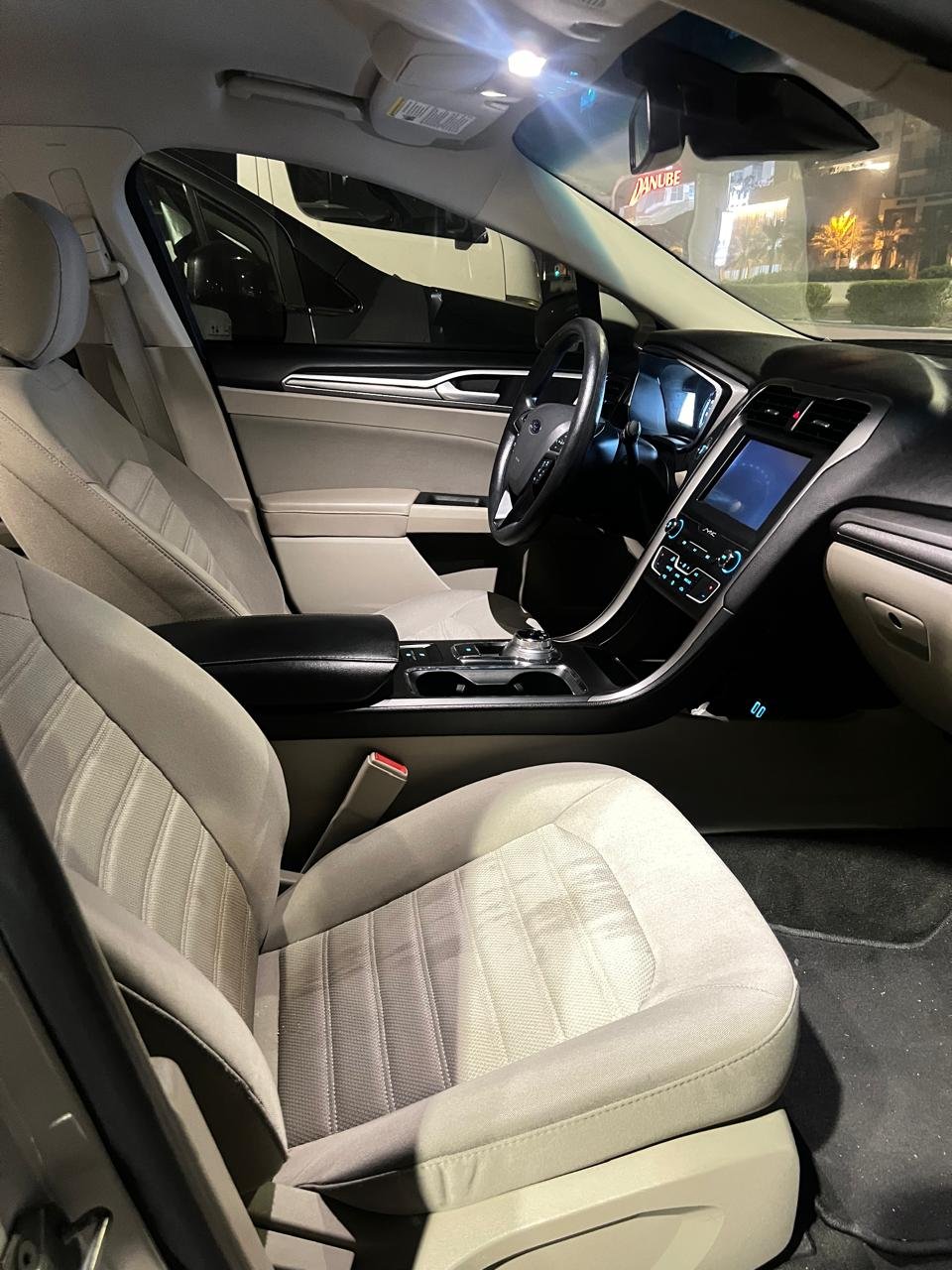 FORD_FUSION_2020_INSIDE_4